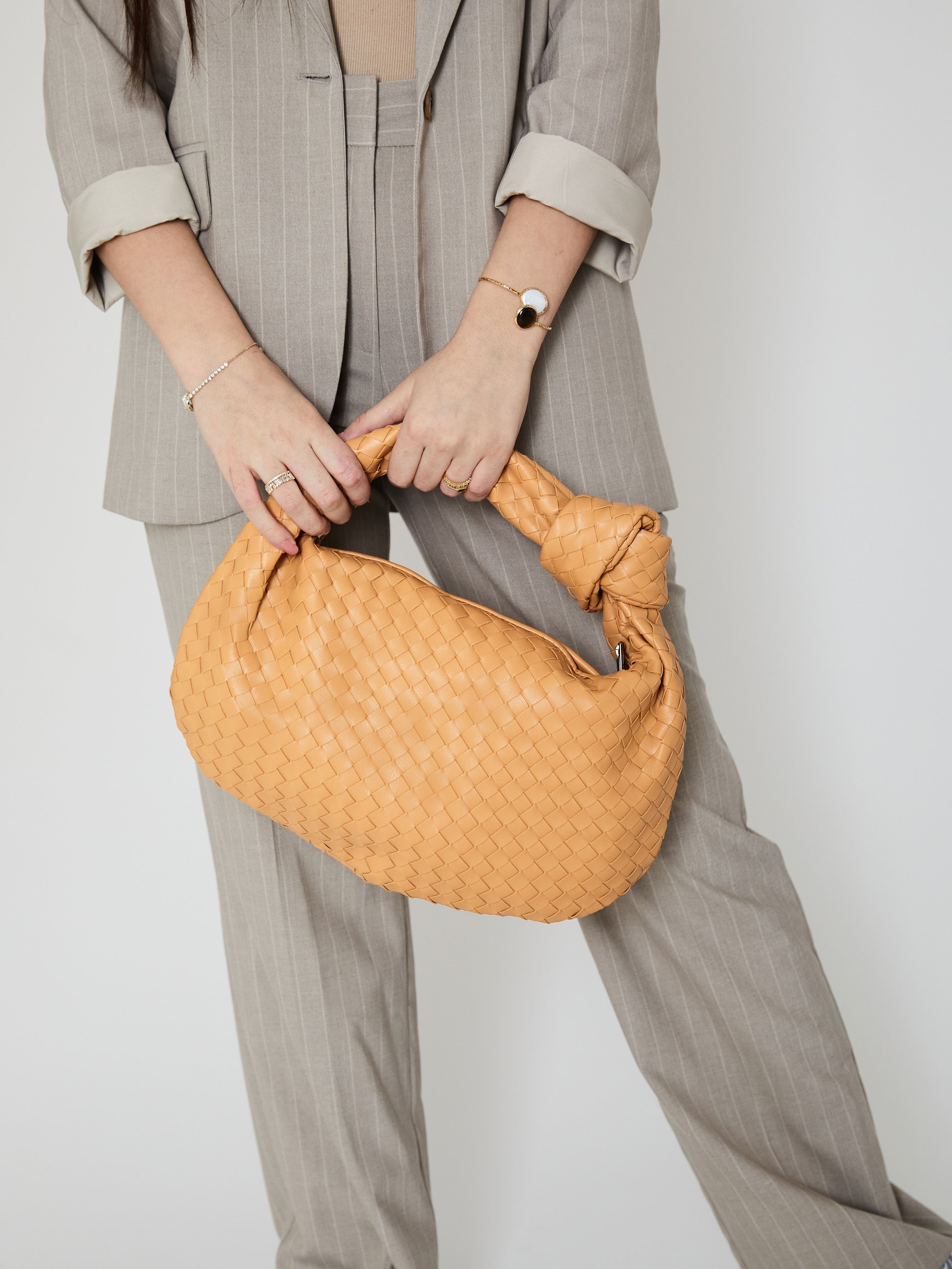 Medium Everyday Leather Bag - Apricot - CASAVENZA