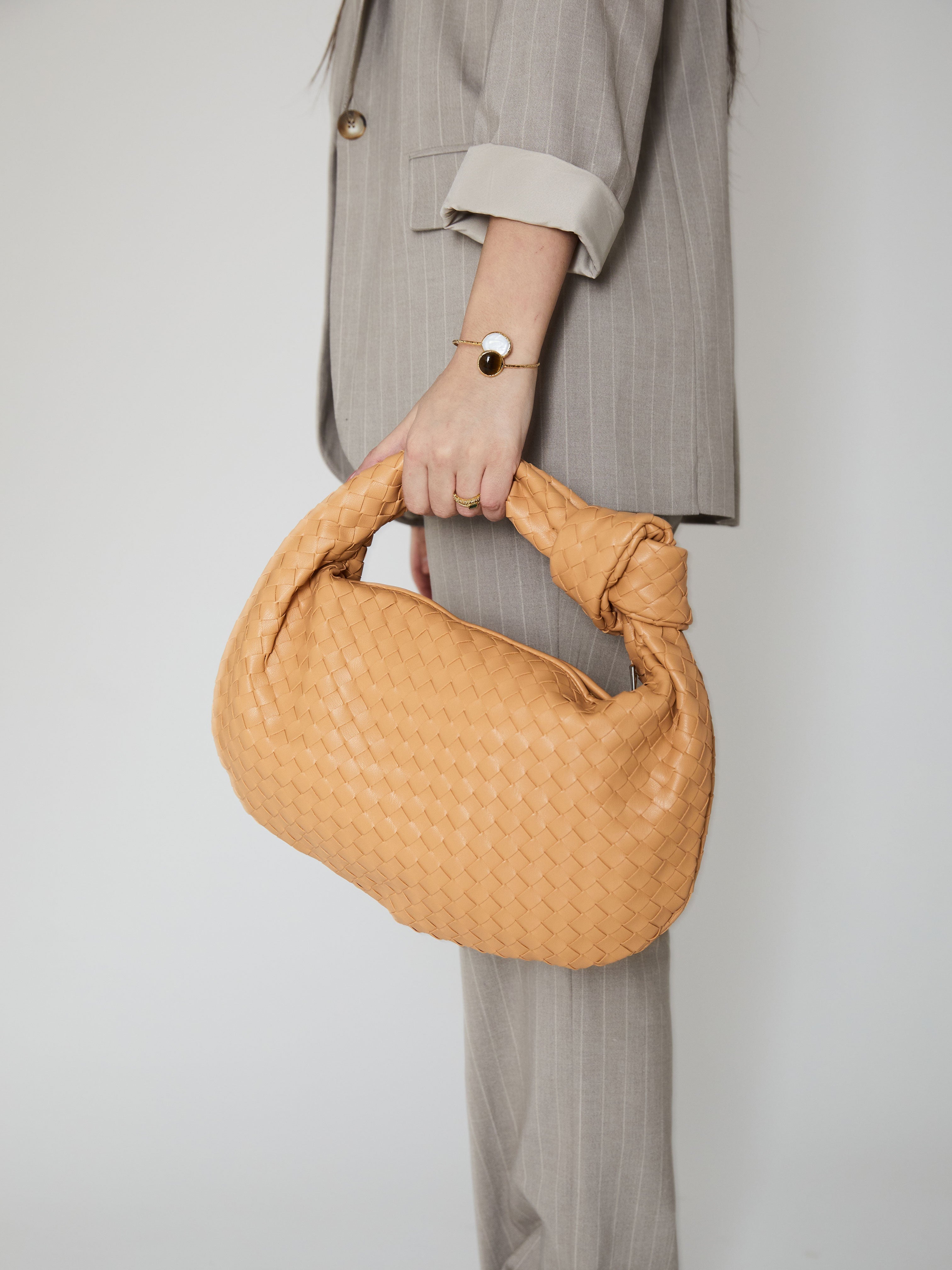 Medium Everyday Leather Bag - Apricot - CASAVENZA