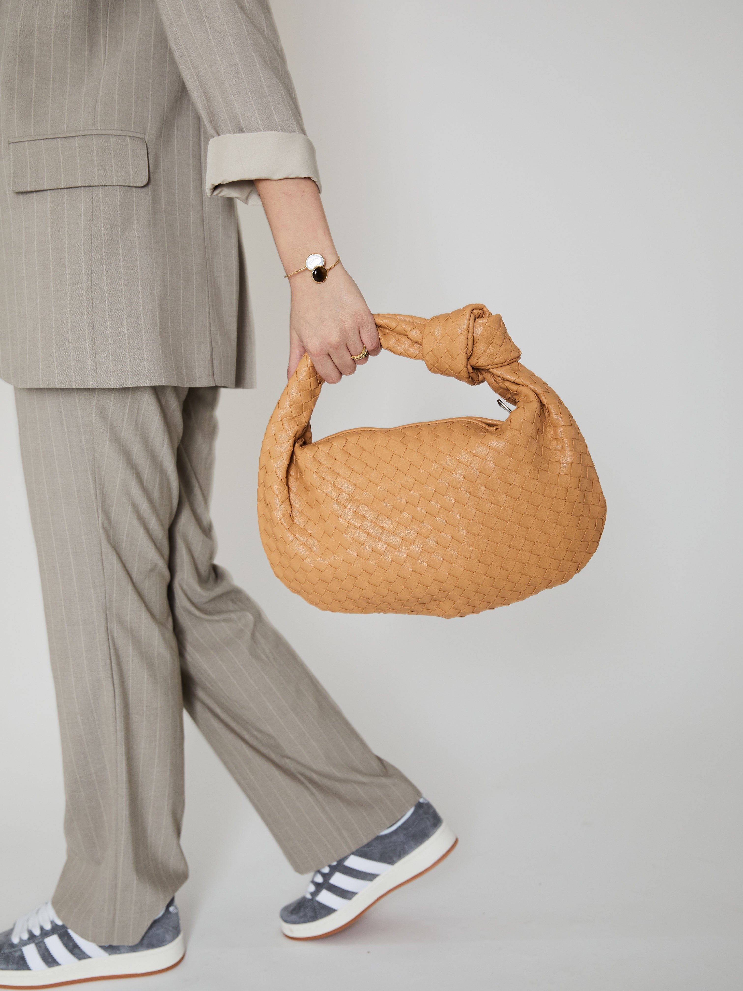 Medium Everyday Leather Bag - Apricot - CASAVENZA