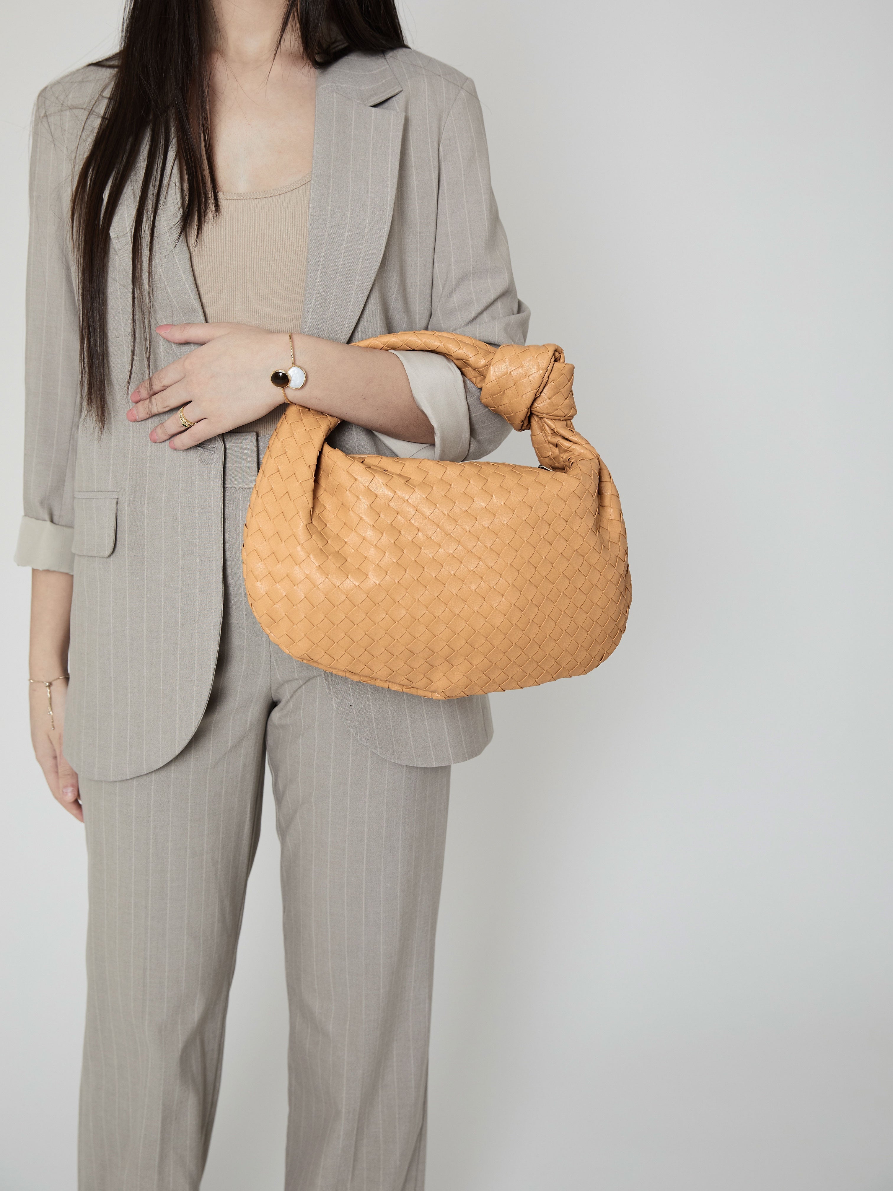 Medium Everyday Leather Bag - Apricot - CASAVENZA