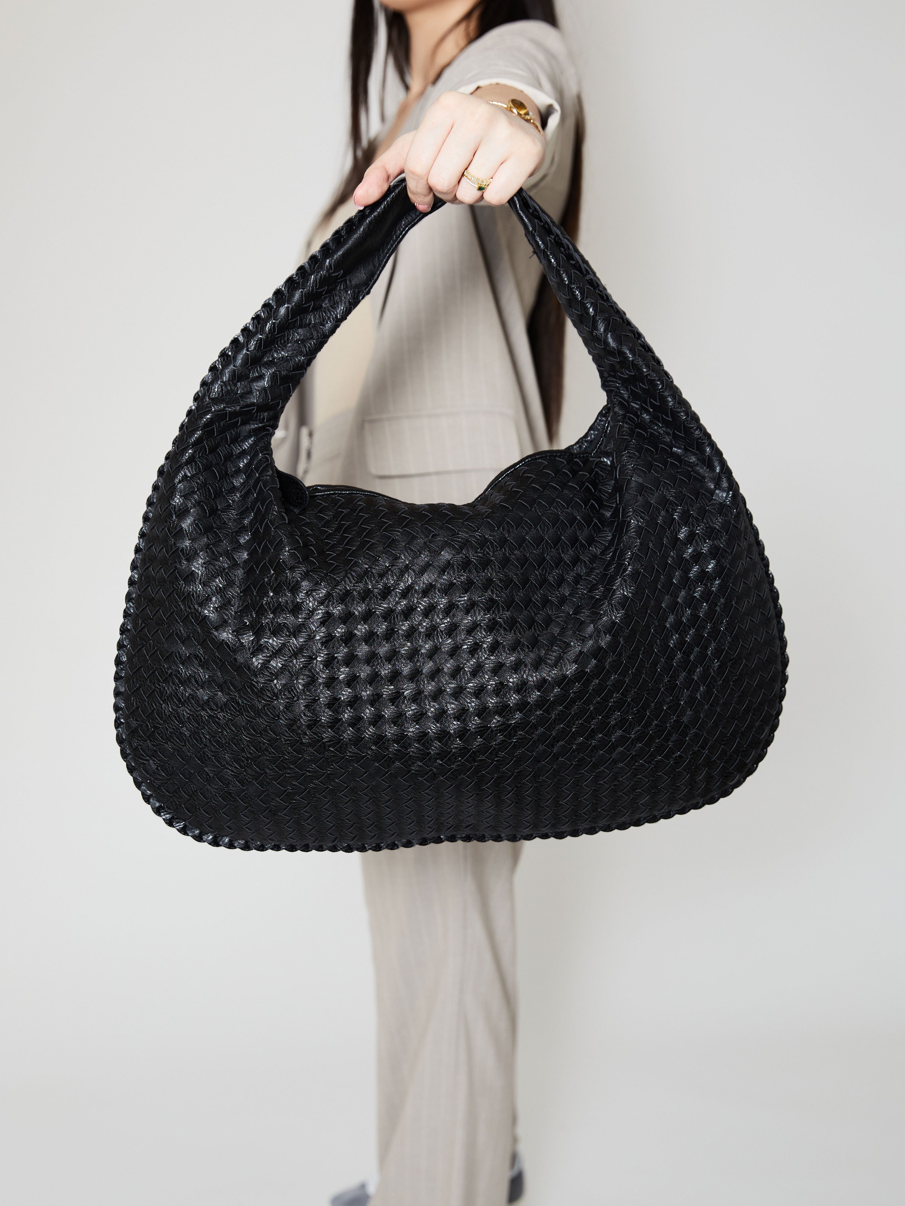 Everyday Leather Bag - Black - CASAVENZA