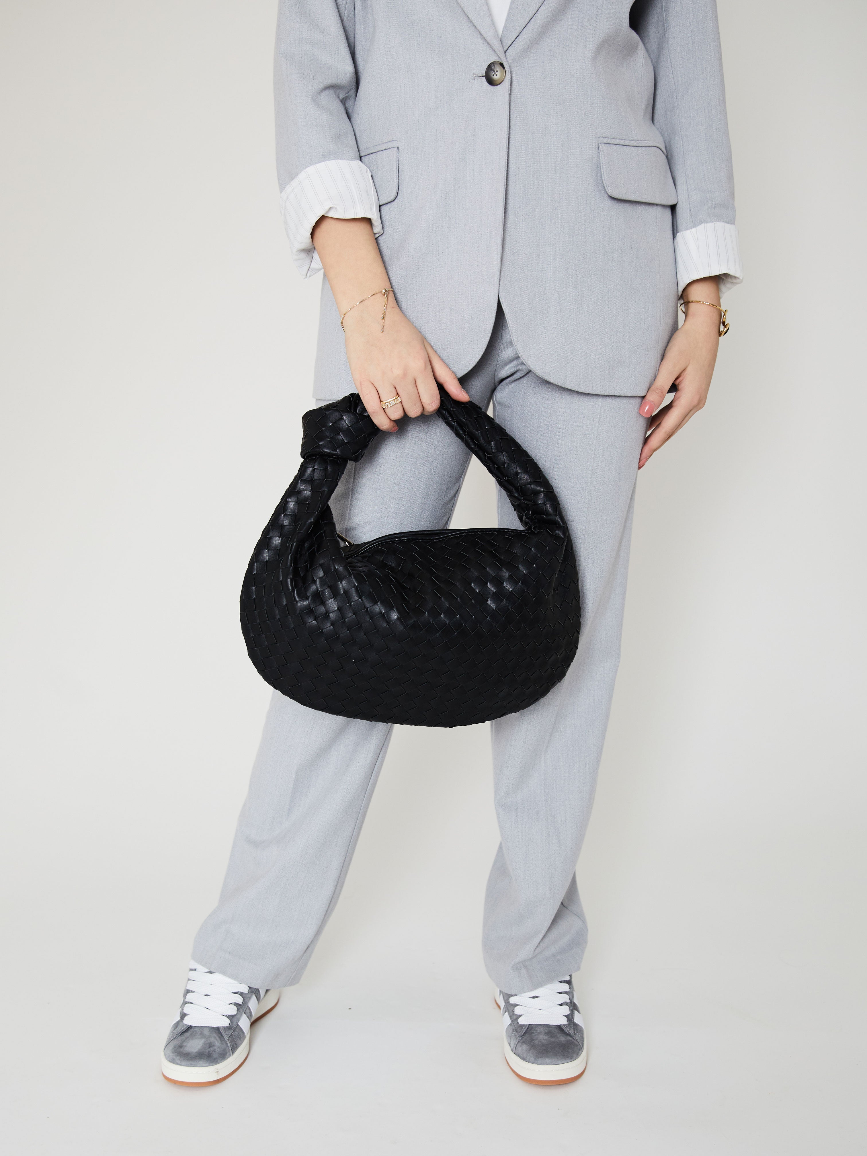 Medium Everyday Leather Bag - Black - CASAVENZA