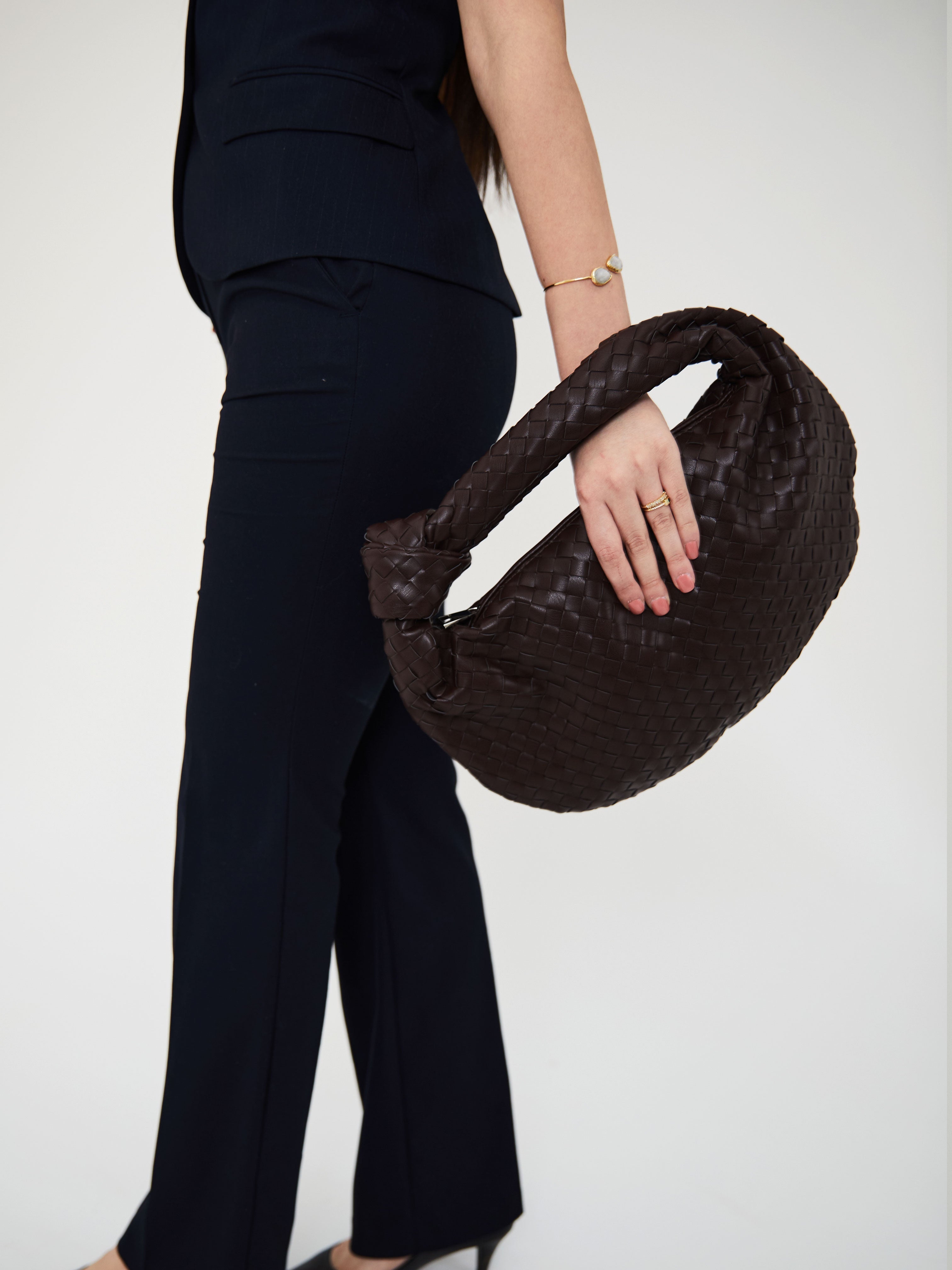 Medium Everyday Leather Bag - Dark Brown - CASAVENZA