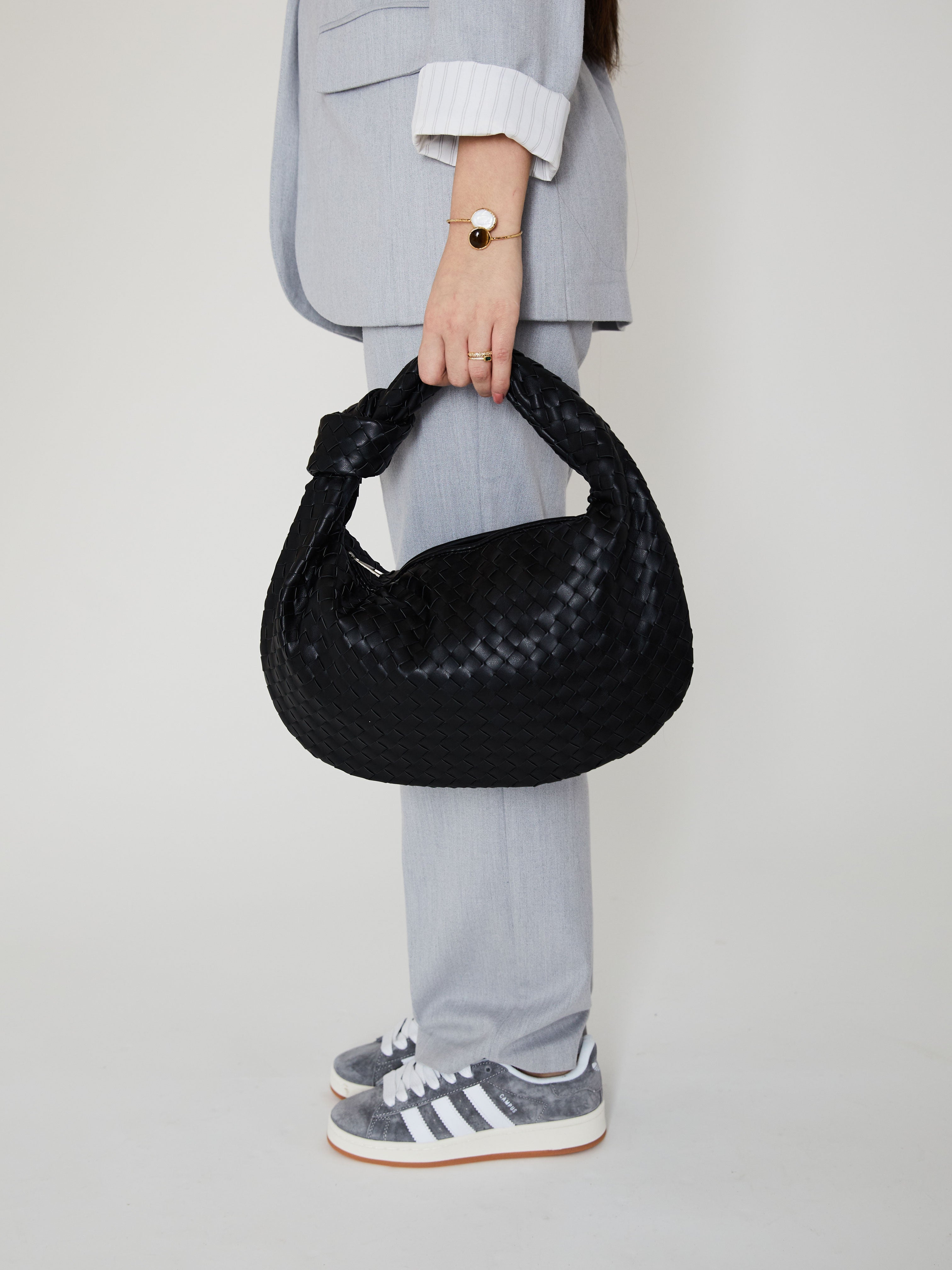 Medium Everyday Leather Bag - Black - CASAVENZA
