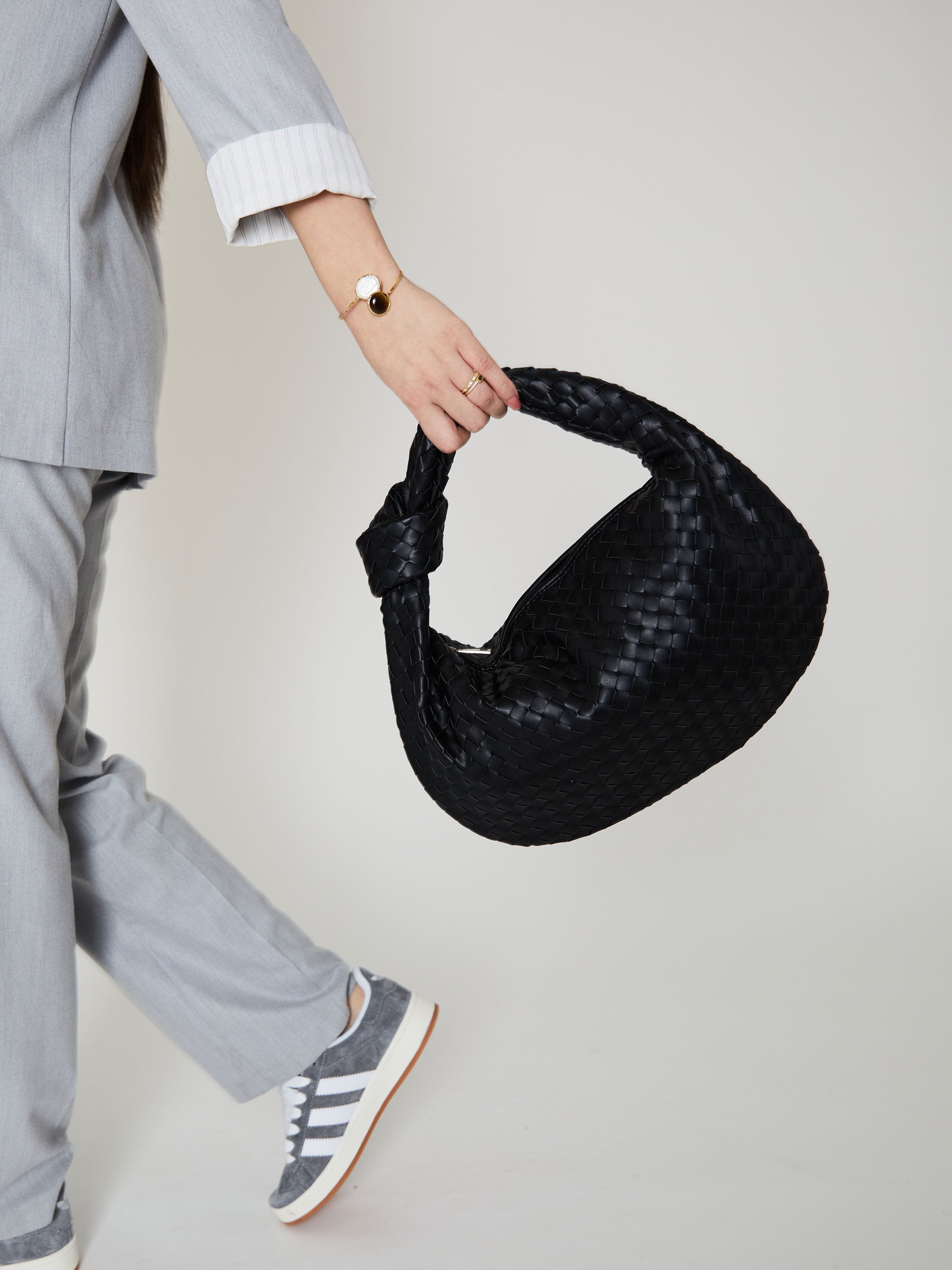 Medium Everyday Leather Bag - Black - CASAVENZA
