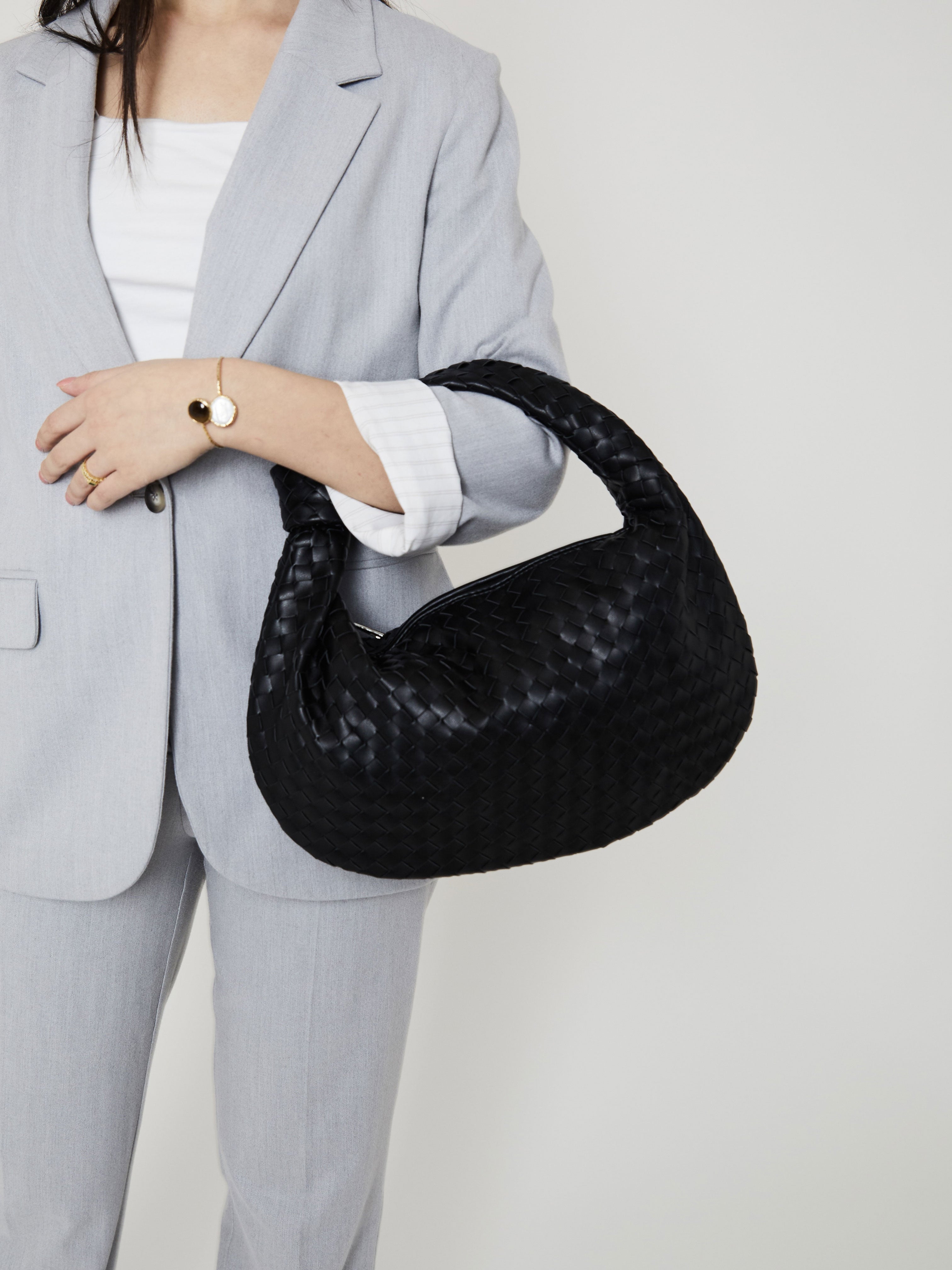 Medium Everyday Leather Bag - Black - CASAVENZA